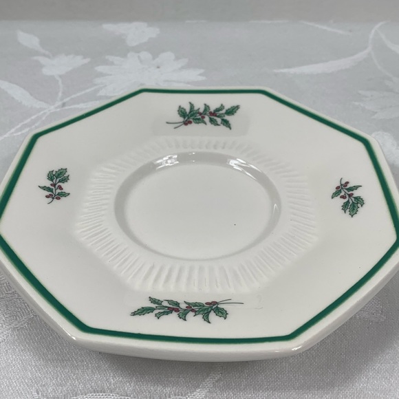 Nikko Christmastime Octagon Tea Cups & Saucers 4 sets - Picture 3 of 8